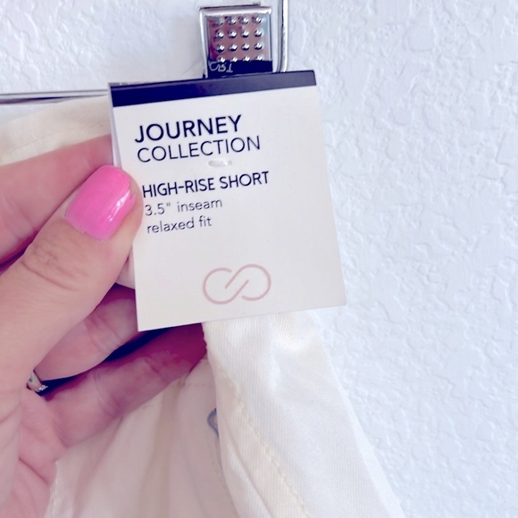 Calia Carrie Underwood Journey Collection High Rise Short Cream Womens Medium - Picture 4 of 6